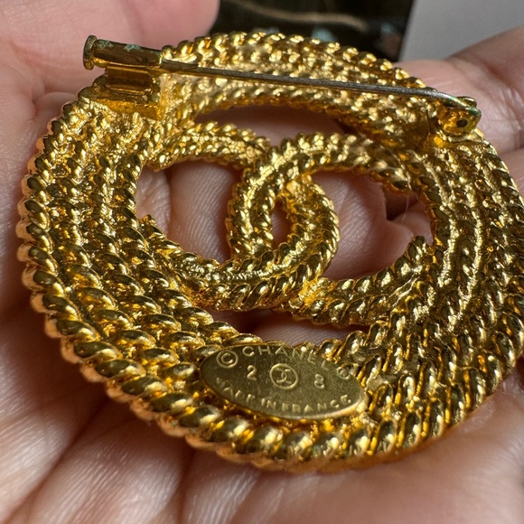 Chanel Vuntage Brooch *PRICE is FIRM* - Picture 12 of 15